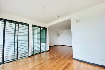 Duta Villa, Setia Alam