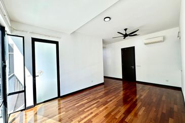 Duta Villa, Setia Alam