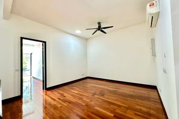 Duta Villa, Setia Alam