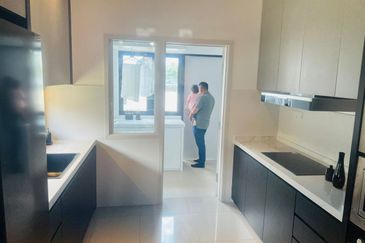 Solar Panel and Swimming Pool* for Double-Storey Super link Home  at Shah Alam. Corner Lot Available!!