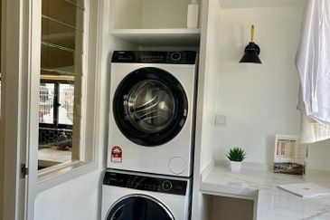 Solar Panel and Swimming Pool* for Double-Storey Super link Home  at Shah Alam. Corner Lot Available!!