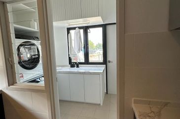 Solar Panel and Swimming Pool* for Double-Storey Super link Home  at Shah Alam. Corner Lot Available!!