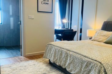 Solar Panel and Swimming Pool* for Double-Storey Super link Home  at Shah Alam. Corner Lot Available!!