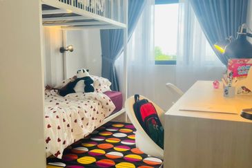 Solar Panel and Swimming Pool* for Double-Storey Super link Home  at Shah Alam. Corner Lot Available!!