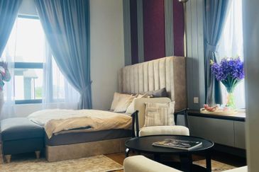 Solar Panel and Swimming Pool* for Double-Storey Super link Home  at Shah Alam. Corner Lot Available!!