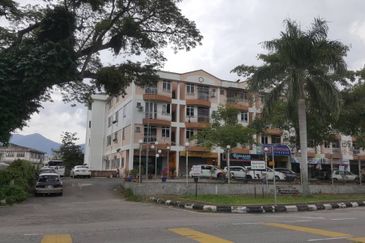 Nice Renovation Ground Floor Shop Lot For Rent 