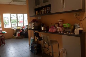 Nice Renovation Ground Floor Shop Lot For Rent 