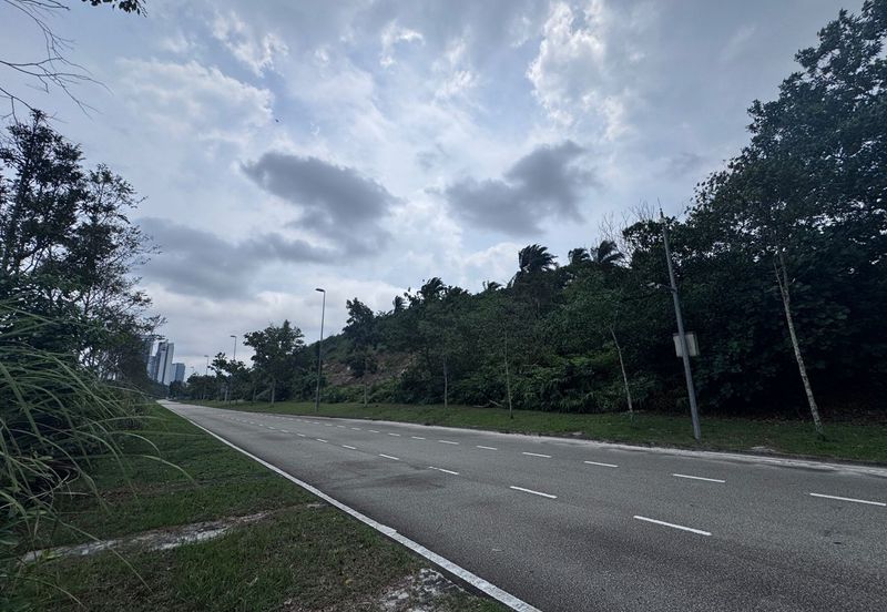 RARE COMMERCIAL LAND IN PRIME LOCATION - DIRECT ACCESS TO OWNER