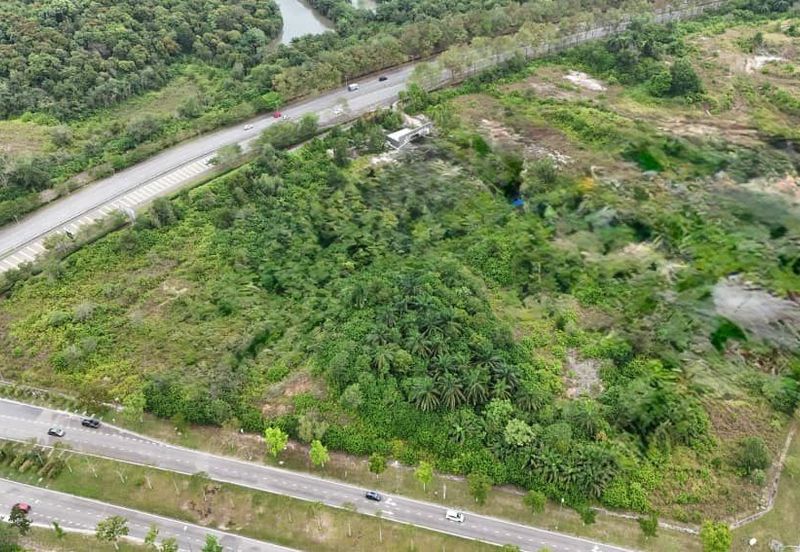 RARE COMMERCIAL LAND IN PRIME LOCATION - DIRECT ACCESS TO OWNER