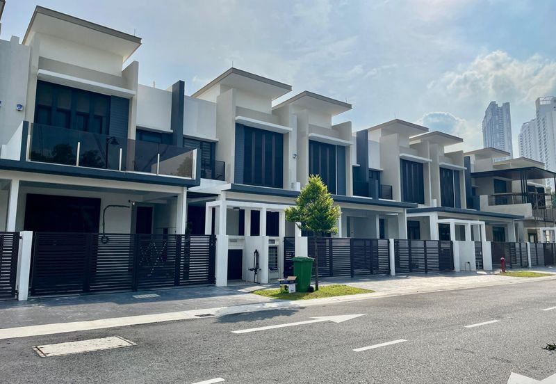 2 storey,corner,brand new,modern outlook