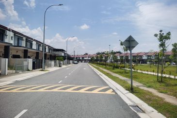 PD - Prima Residensi Port Dickson - Teres 2 - 4bilik 3tandas Lukut Pork Dickson