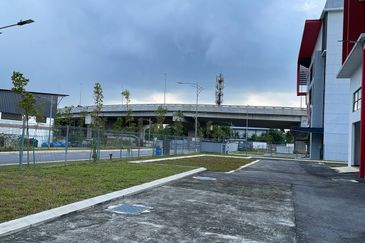 {3 Storey Semi-D Factory} Auto Park City, Taman Sains, Jalan Teknologi for RENT