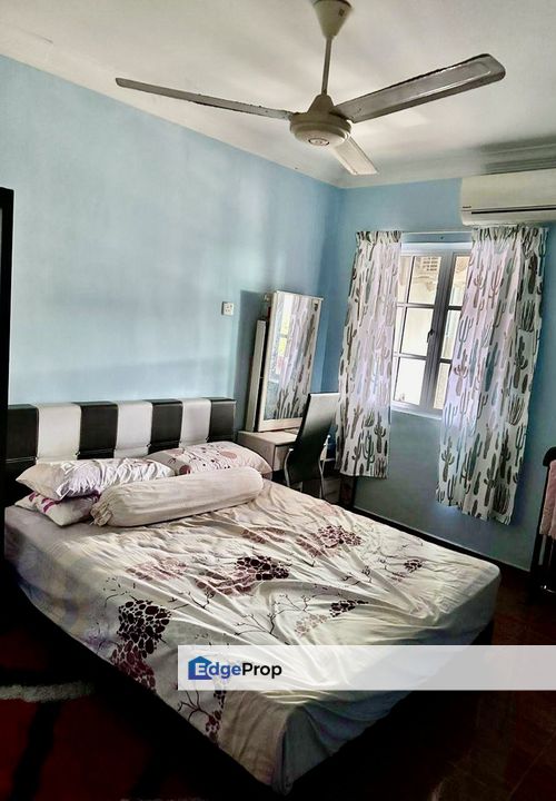 JALAN TENNGGONG AHMAD (RUMAH DUA TINGKAT 5 BILIK), Johor, Muar