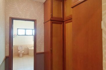 BUNGALOW WOTH POOL , BANANG , BATU PAHAT