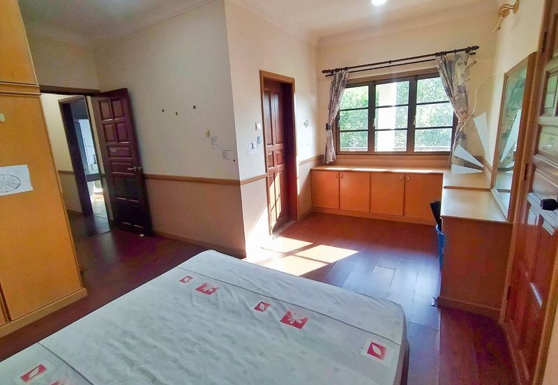 BUNGALOW WOTH POOL , BANANG , BATU PAHAT