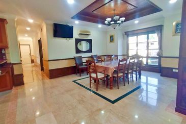 BUNGALOW WOTH POOL , BANANG , BATU PAHAT