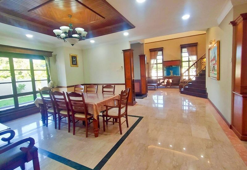 BUNGALOW WOTH POOL , BANANG , BATU PAHAT