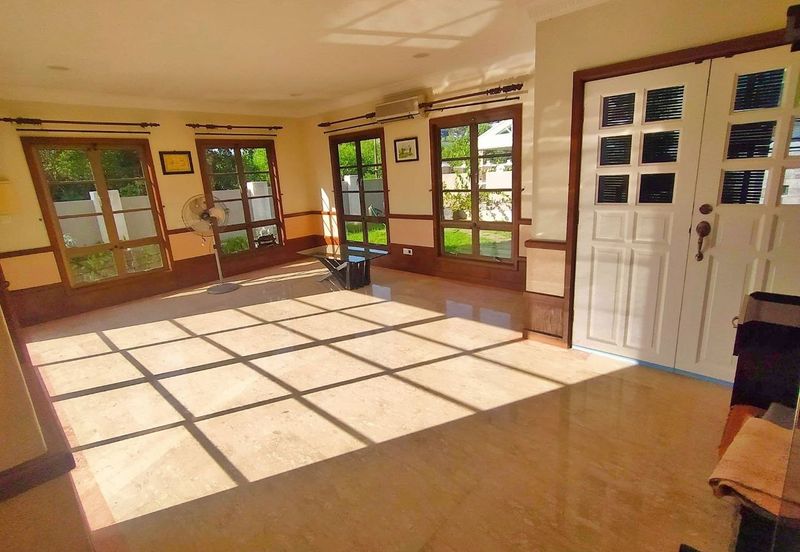 BUNGALOW WOTH POOL , BANANG , BATU PAHAT