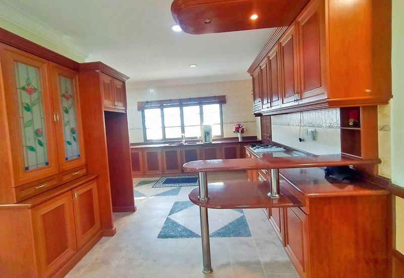 BUNGALOW WOTH POOL , BANANG , BATU PAHAT