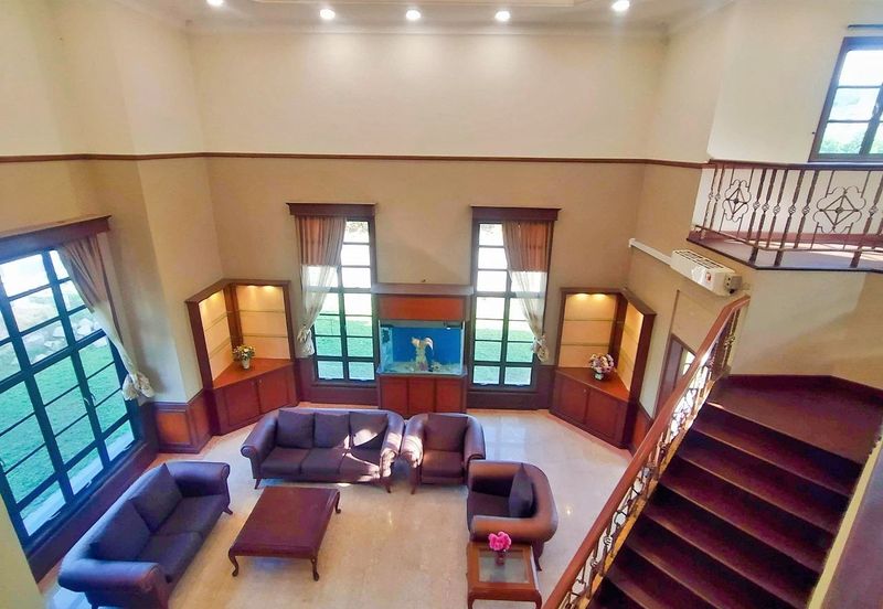 BUNGALOW WOTH POOL , BANANG , BATU PAHAT