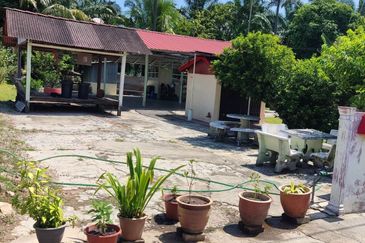 Tanah commercial For SALE / RENT Pekan Sungai Karangan