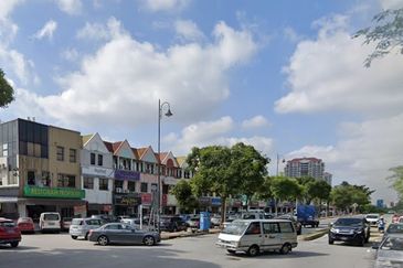 Facing Main road 3 storey Shop at Aman Suria PJ