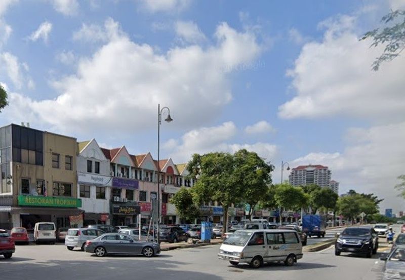 Facing Main road 3 storey Shop at Aman Suria PJ