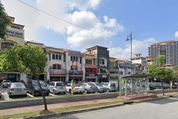 Facing Main road 3 storey Shop at Aman Suria PJ