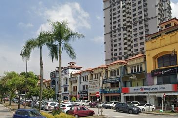 Facing Main road 3 storey Shop at Aman Suria PJ