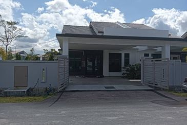 10 ft Tanah Tepi Rumah Setingkat Semi D - Freehold located Krubong Cheng Bertam Melaka