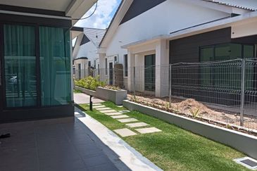 10 ft Tanah Tepi Rumah Setingkat Semi D - Freehold located Krubong Cheng Bertam Melaka