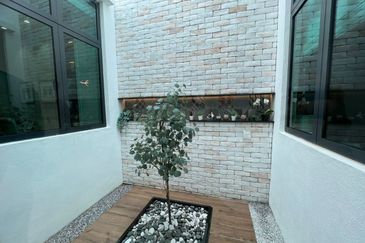 10 ft Tanah Tepi Rumah Setingkat Semi D - Freehold located Krubong Cheng Bertam Melaka