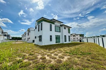 Bungalow Gated Guarded Bungalow Double Storey nr Bemban Jasin Melaka