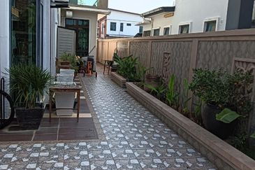 Corner Lot Gated Guarded Freehold Double Storey Bungalow at Paya Rumput Cheng Melaka