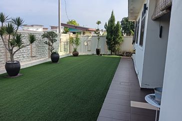 Corner Lot Gated Guarded Freehold Double Storey Bungalow at Paya Rumput Cheng Melaka