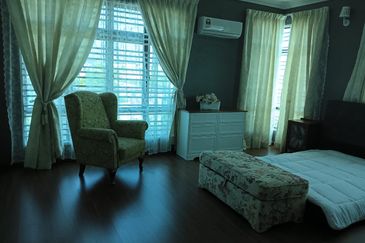 Corner Lot Gated Guarded Freehold Double Storey Bungalow at Paya Rumput Cheng Melaka