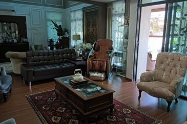 Corner Lot Gated Guarded Freehold Double Storey Bungalow at Paya Rumput Cheng Melaka