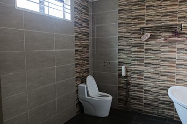 Corner Lot Gated Guarded Freehold Double Storey Bungalow at Paya Rumput Cheng Melaka