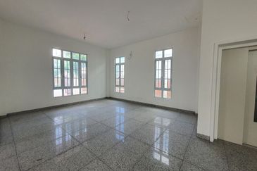 Bungalow at Kota nr Melaka Town Gated Guarded - Straits Courtyard