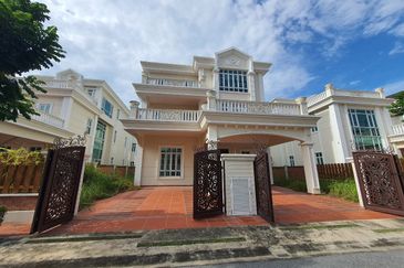 Bungalow at Kota nr Melaka Town Gated Guarded - Straits Courtyard