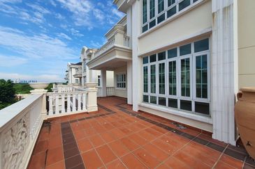 Bungalow at Kota nr Melaka Town Gated Guarded - Straits Courtyard