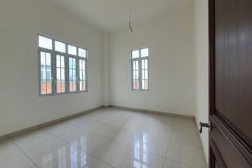 Bungalow at Kota nr Melaka Town Gated Guarded - Straits Courtyard