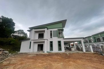 Melaka MCL Lot (Bumi Lot) Freehold Rumah Teres Dua Tingkat Krubong Melaka