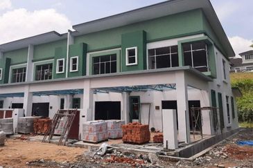 Melaka MCL Lot (Bumi Lot) Freehold Rumah Teres Dua Tingkat Krubong Melaka