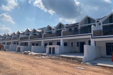 Gated Double Storey House nr Cheng Krubong SPA Highway Melaka Town