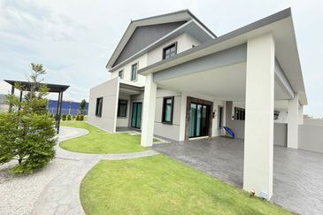 28 x 75 sq.ft Gated Guarded Double Storey House nr Ayer Keroh Mitc Melaka