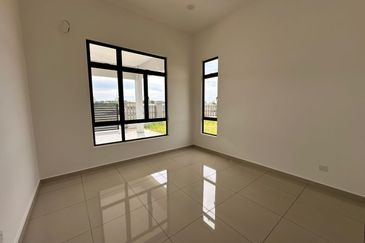 Freehold Single Storey House Gated Guarded nr Jasin Bemban Ayer Keroh Melaka