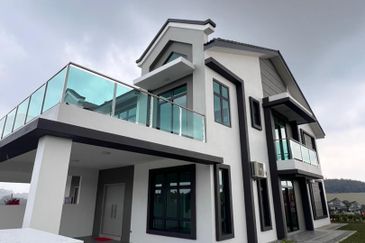 Gated Guarded Double Storey Semi D Gated Guarded 35 x 80 nr Ayer Keroh Tol Melaka