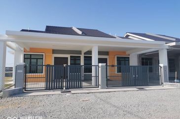 BRAND NEW Freehold High Hill Single Storey House High Hill nr Rembia Cheng Melaka
