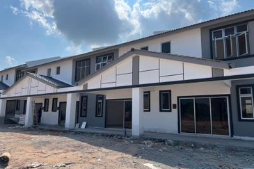 5 mins to LOTUS CHENG Gated Community Double Storey House nr Cheng Krubong SPA Highway Melaka Town